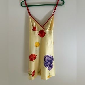 Beautiful Victoria Secret spring flowered yellow print night gown size M